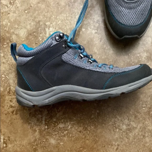 Vionic women’s Gray and Blue Sneakers - Picture 2 of 4